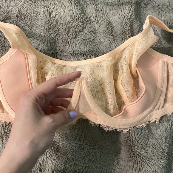 VS push up without the padding bra 🍑 - Picture 7 of 7